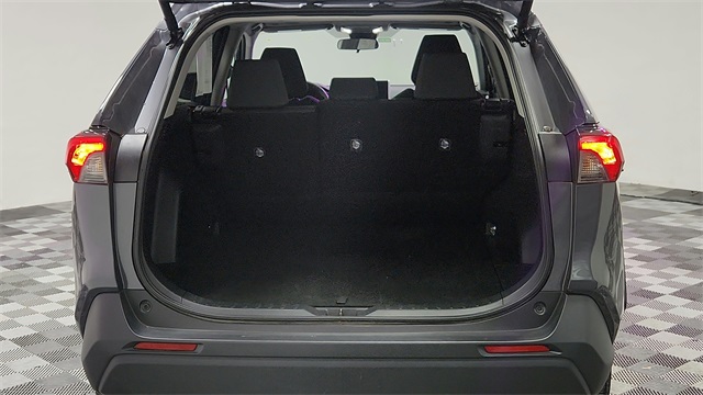 Vehicle image 22 of 27