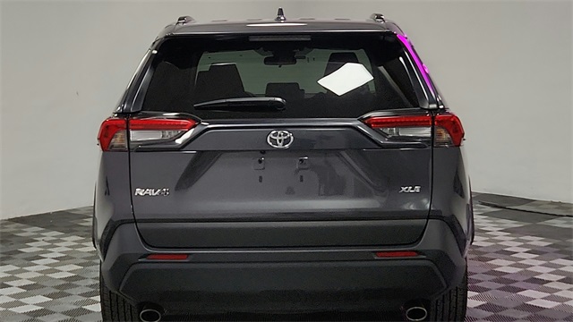 Vehicle image 4 of 27