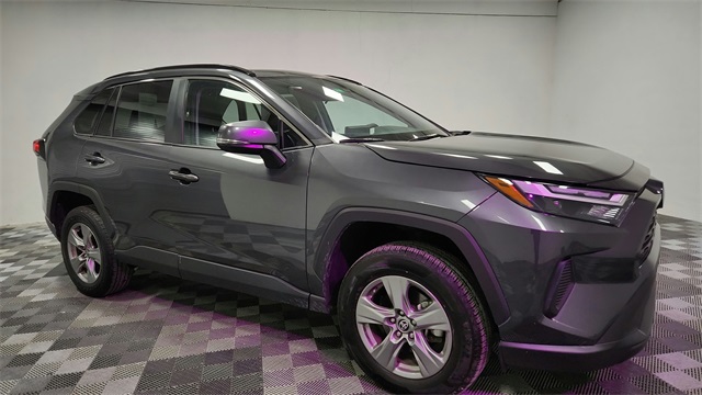 Vehicle image 10 of 27