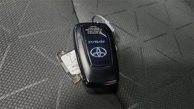 Vehicle image 16 of 27