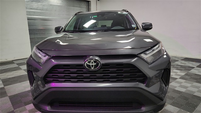 Vehicle image 3 of 27