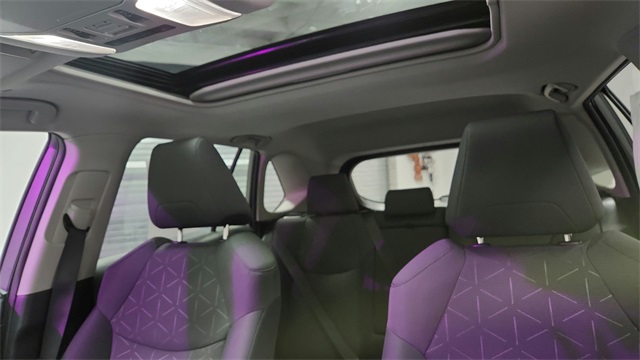 Vehicle image 17 of 27