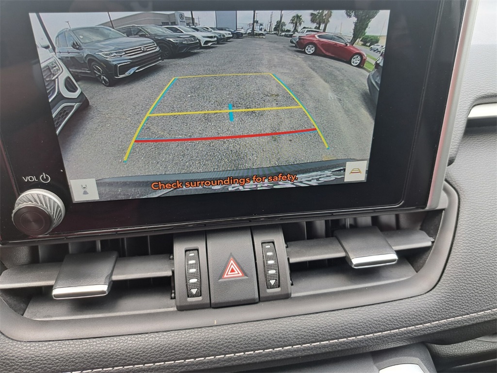 Vehicle image 11 of 30