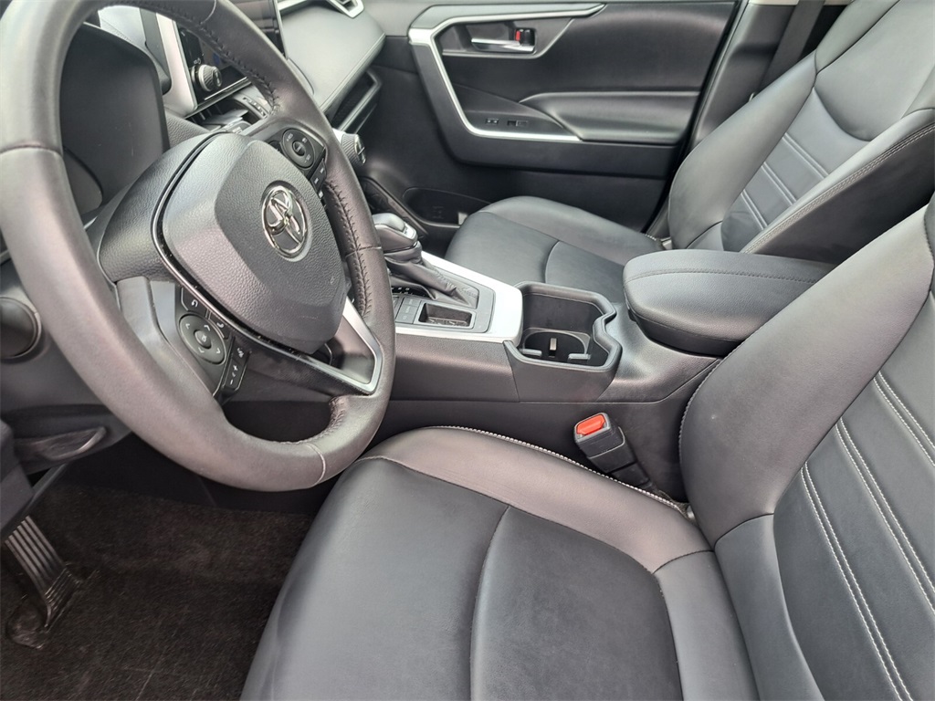 Vehicle image 20 of 30