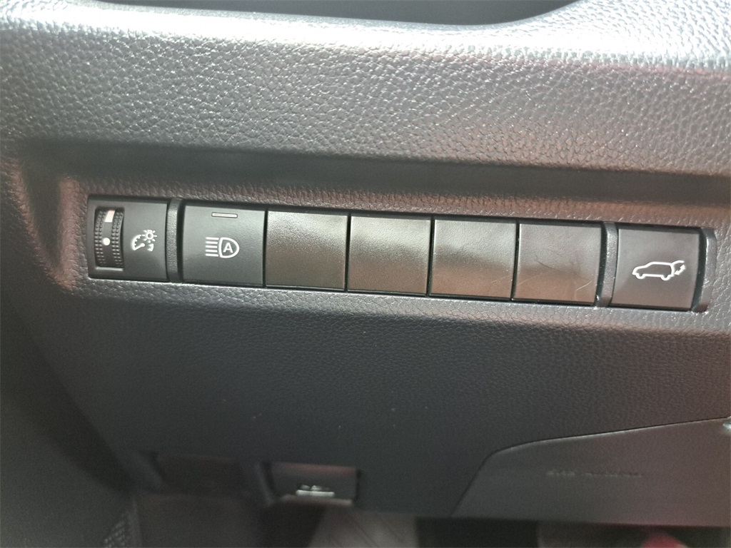 Vehicle image 15 of 30