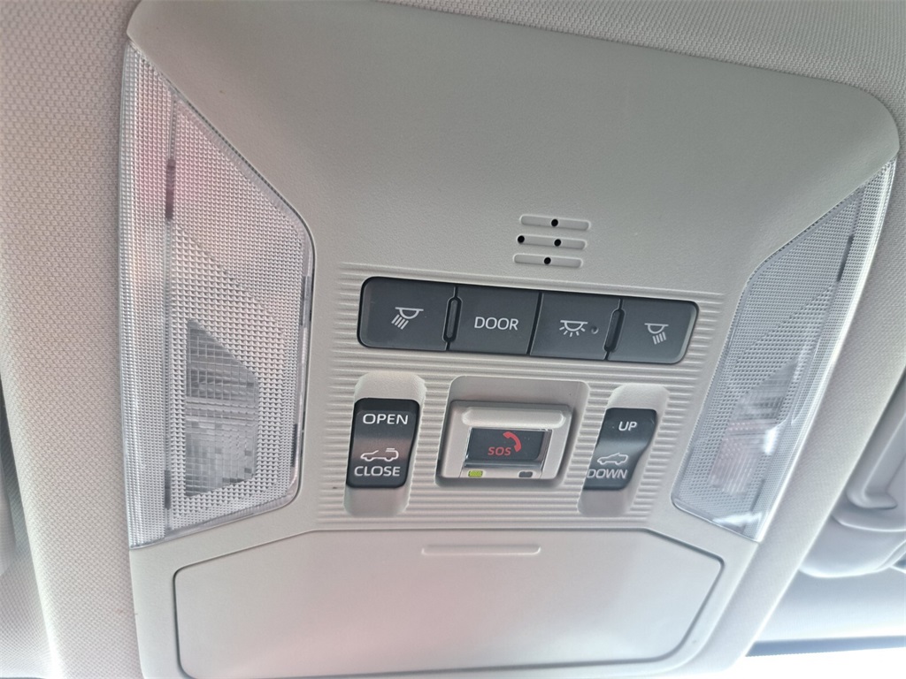 Vehicle image 18 of 30