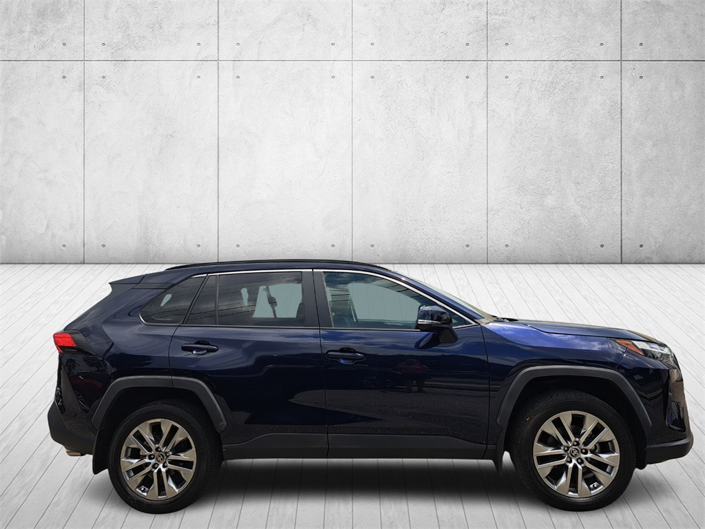 Vehicle image 5 of 30