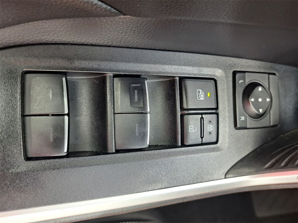 Vehicle image 16 of 30