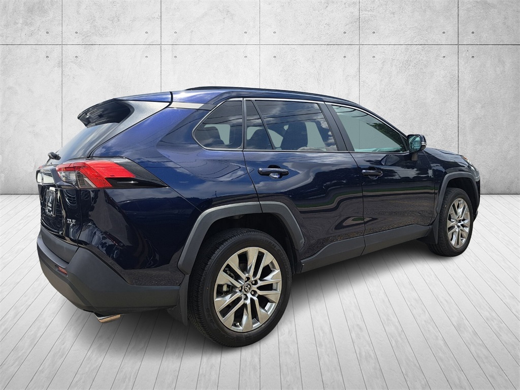 Vehicle image 6 of 30