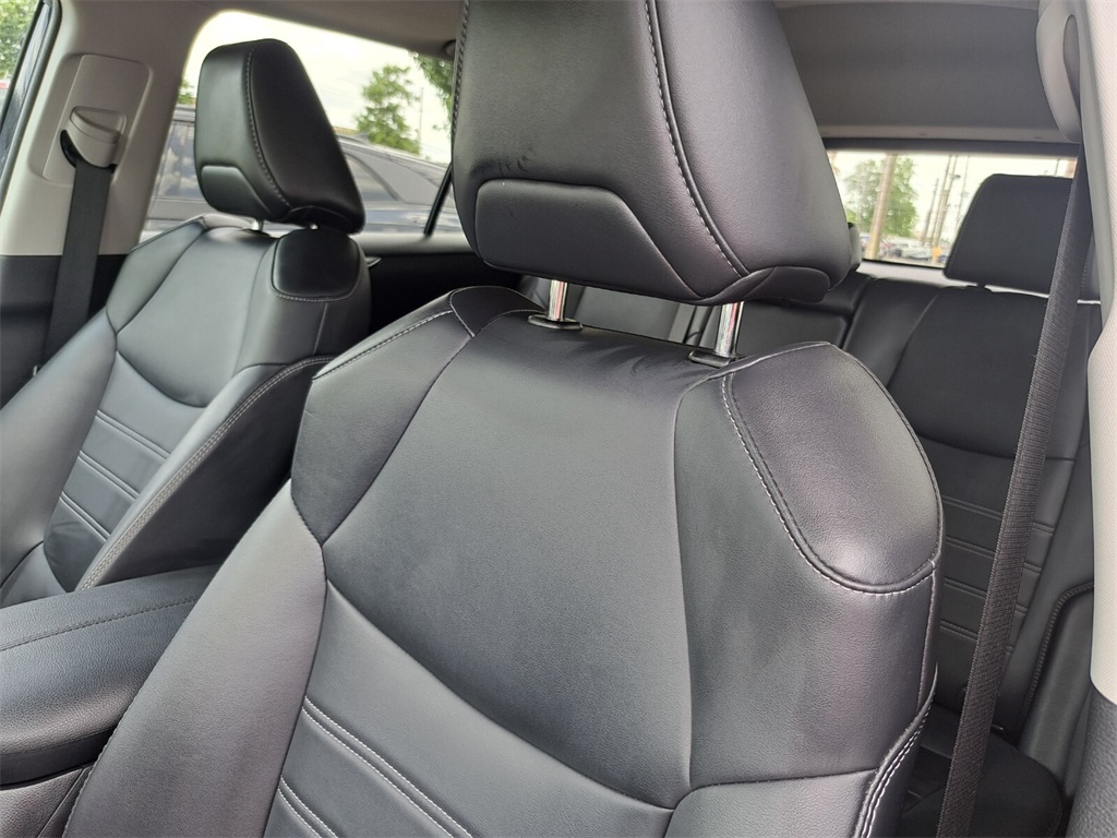 Vehicle image 21 of 30