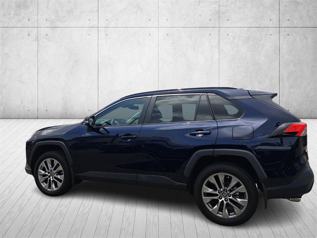 Vehicle image 8 of 30