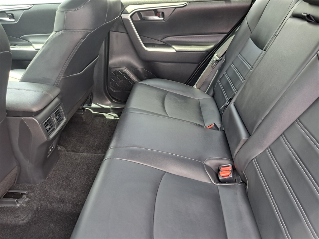 Vehicle image 23 of 30