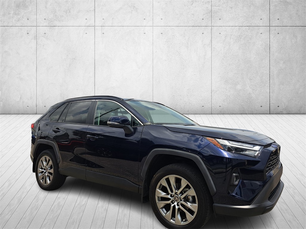 Vehicle image 4 of 30