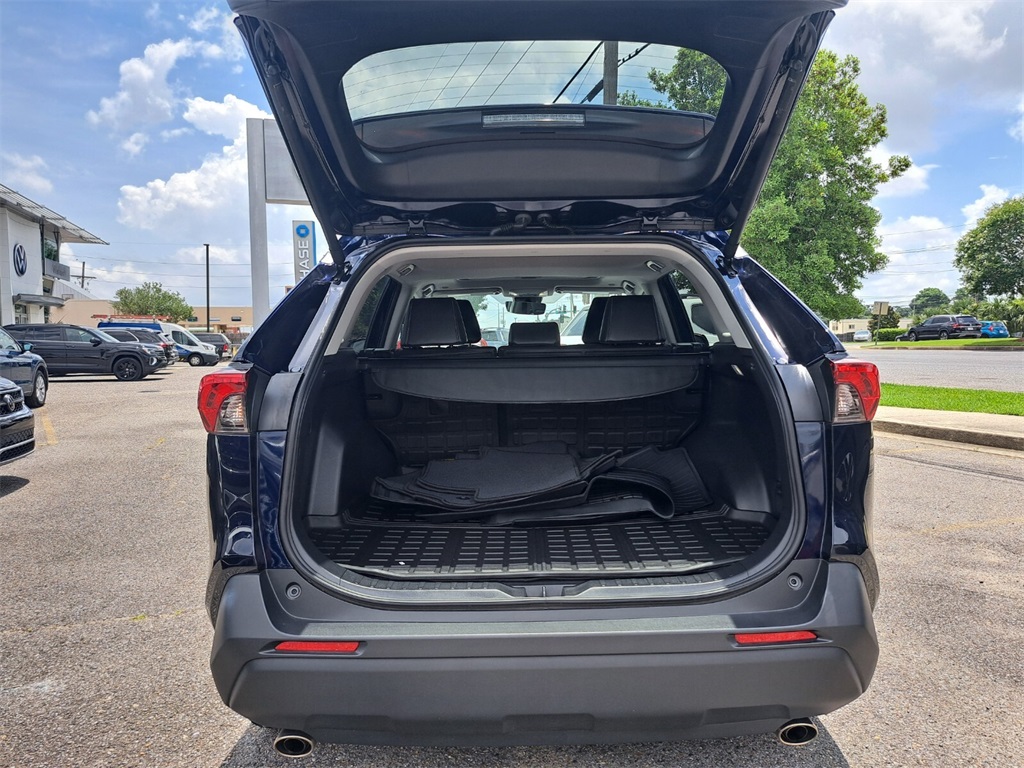 Vehicle image 25 of 30