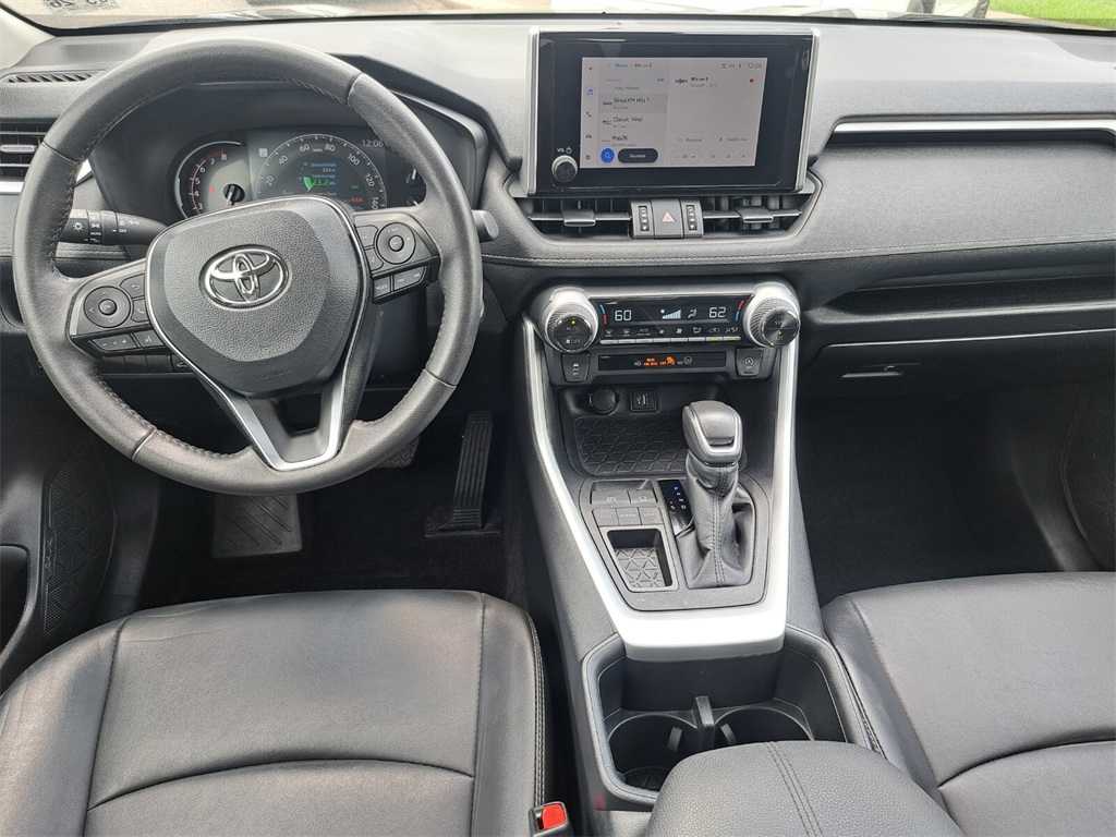 Vehicle image 22 of 30