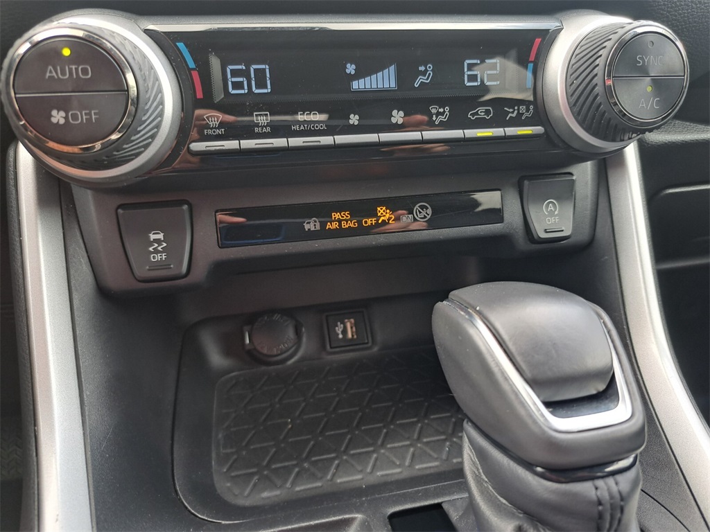 Vehicle image 17 of 30