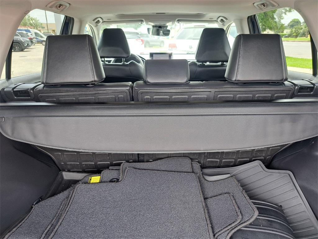 Vehicle image 27 of 30