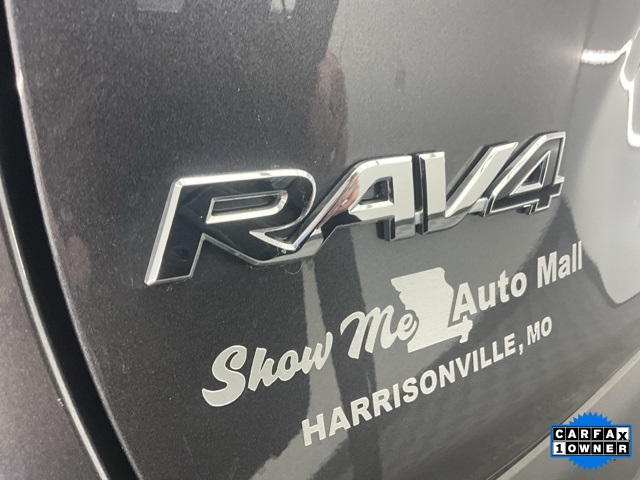 Vehicle image 25 of 31