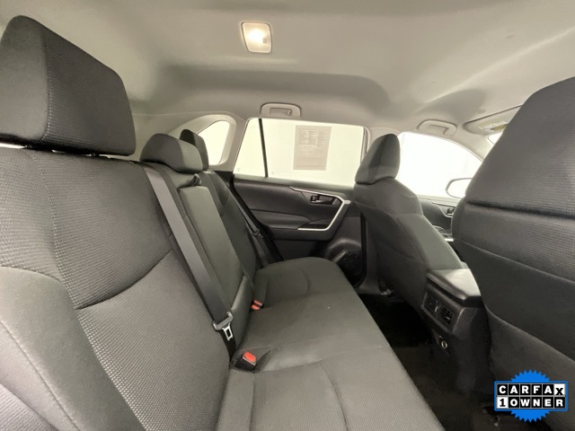 Vehicle image 17 of 31