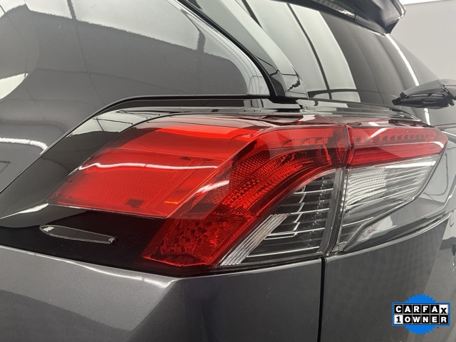 Vehicle image 24 of 31