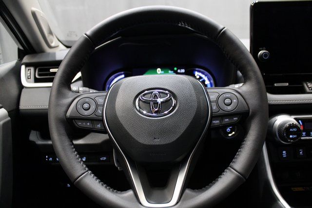 Vehicle image 10 of 26