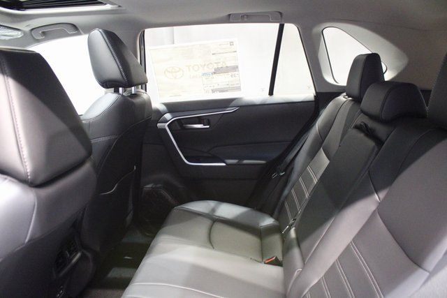 Vehicle image 22 of 26
