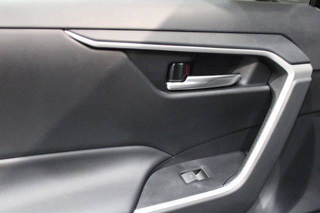 Vehicle image 23 of 26