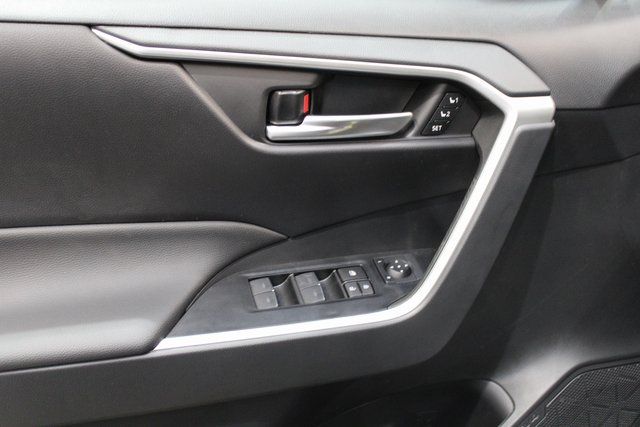 Vehicle image 24 of 26