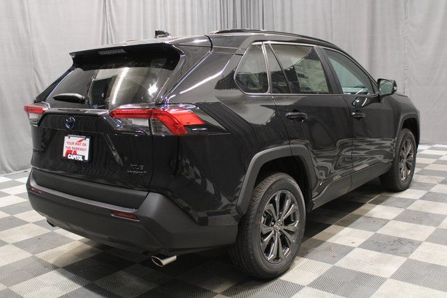 Vehicle image 4 of 26