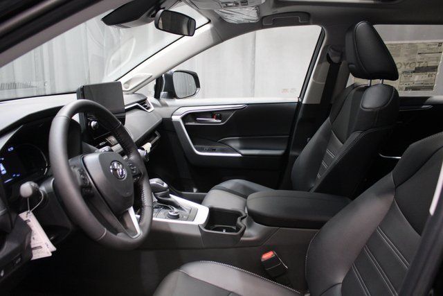 Vehicle image 8 of 26