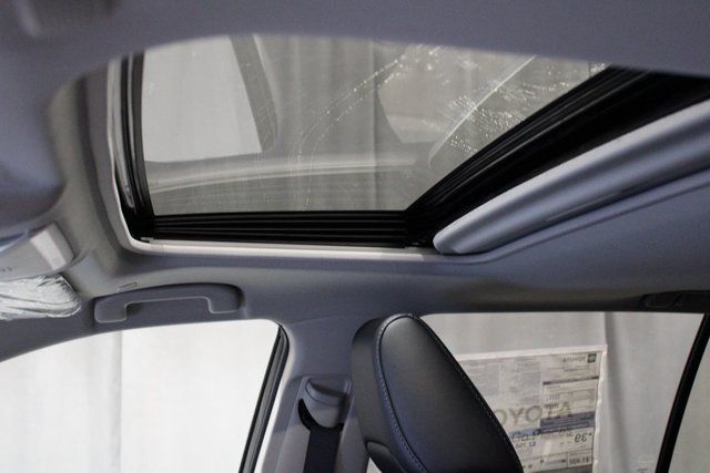 Vehicle image 18 of 26