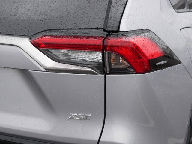 Vehicle image 17 of 35