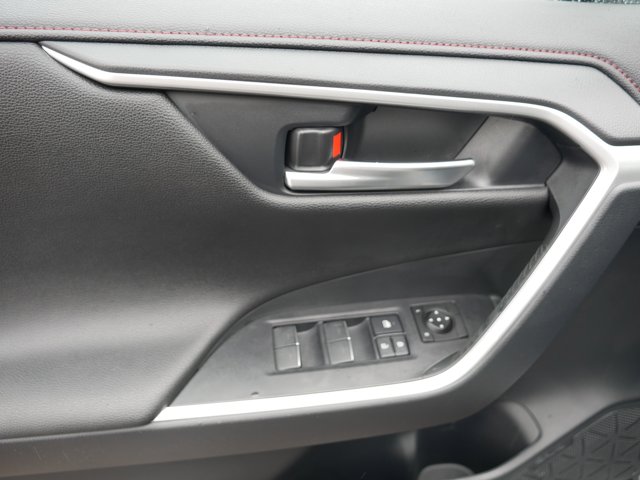 Vehicle image 20 of 35