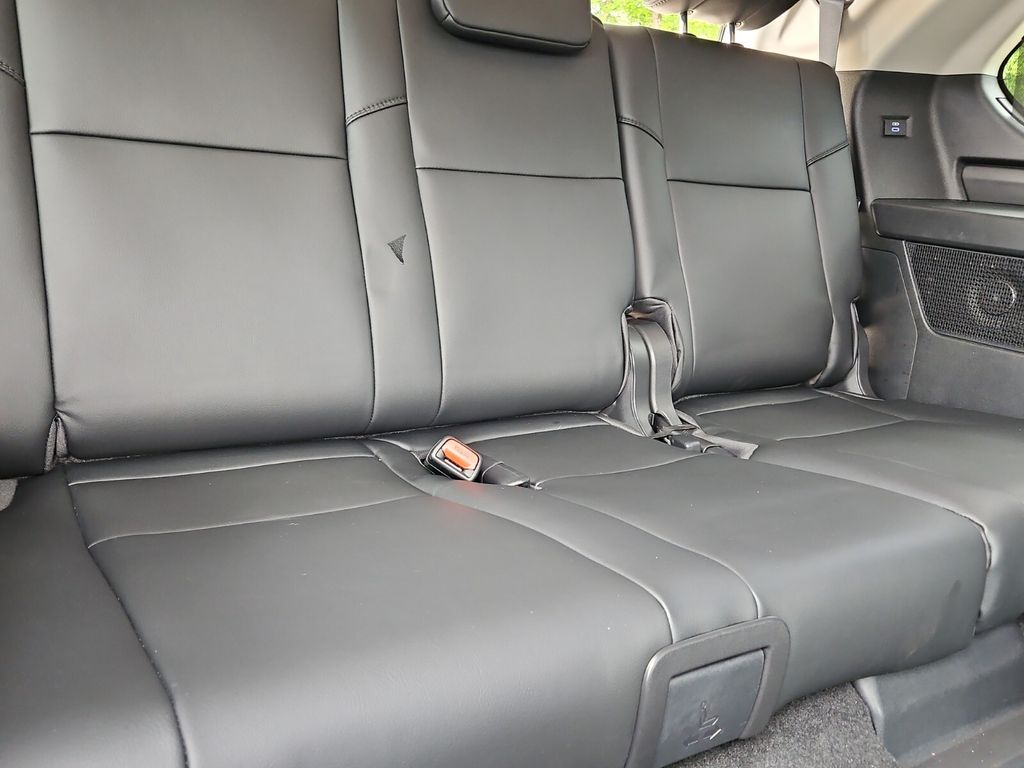 Vehicle image 18 of 43