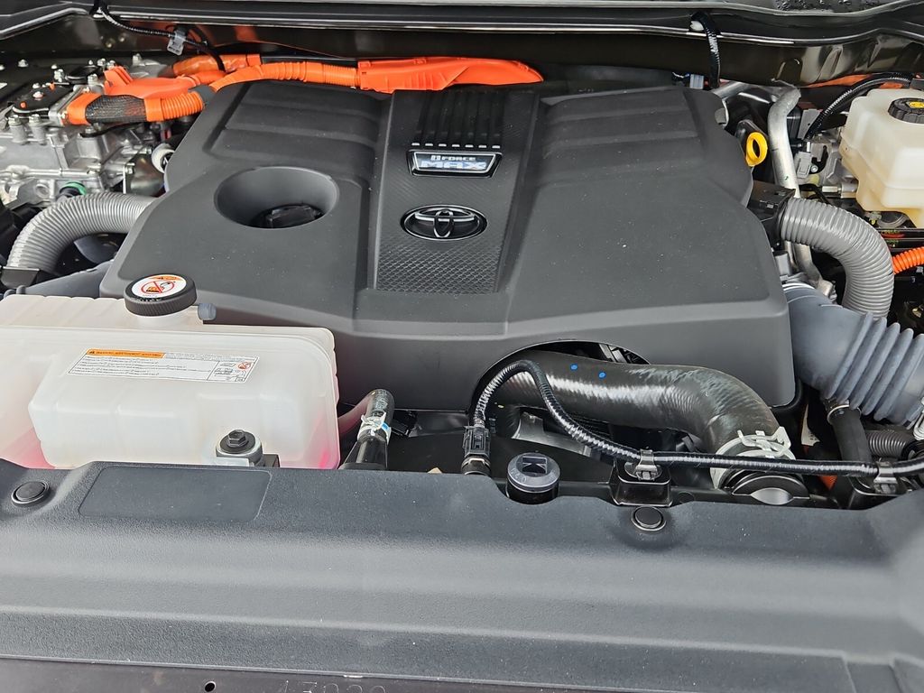 Vehicle image 32 of 43