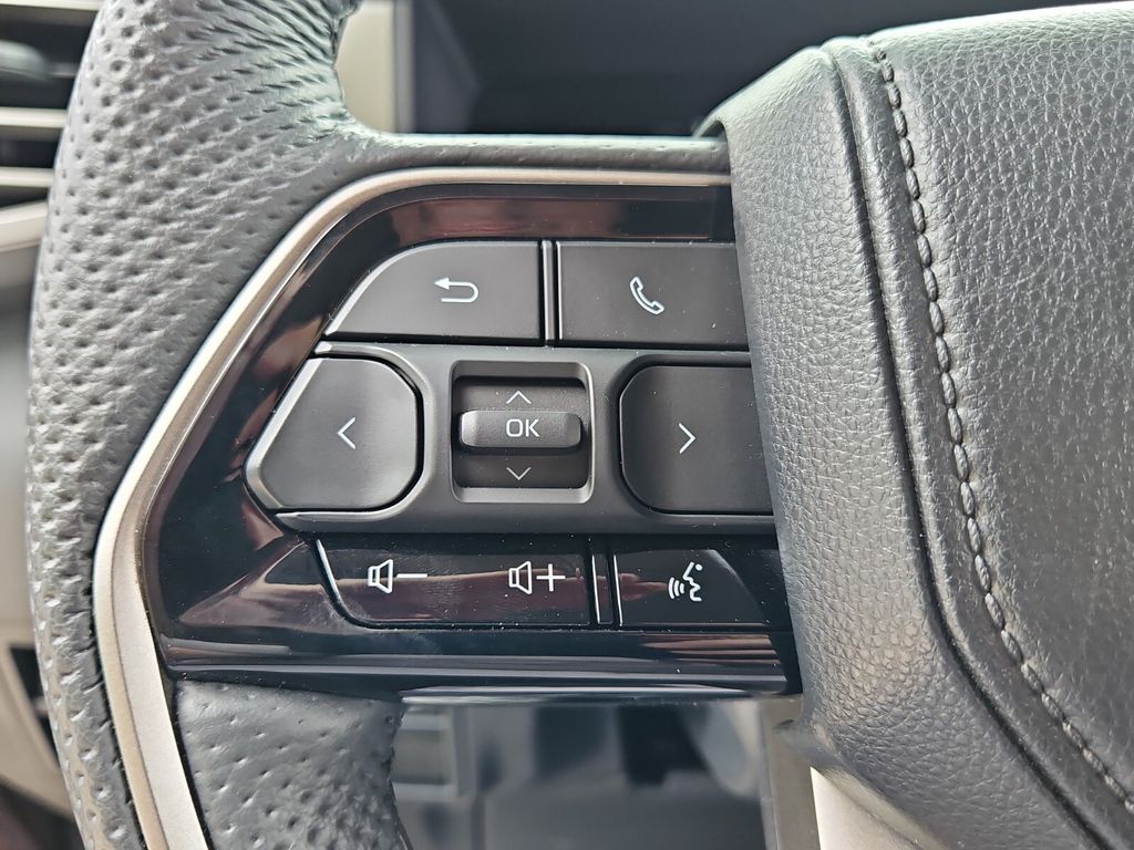 Vehicle image 26 of 43