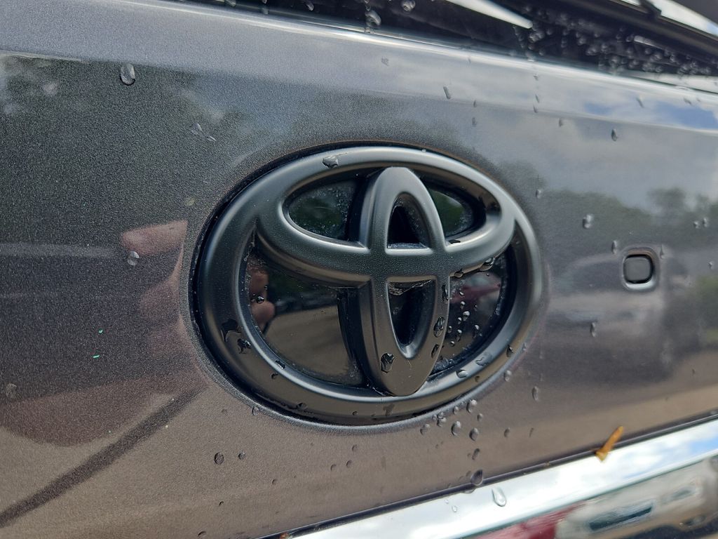 Vehicle image 38 of 43