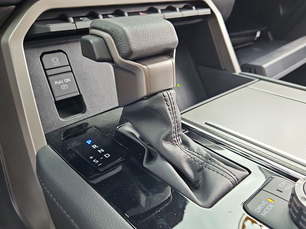 Vehicle image 22 of 43