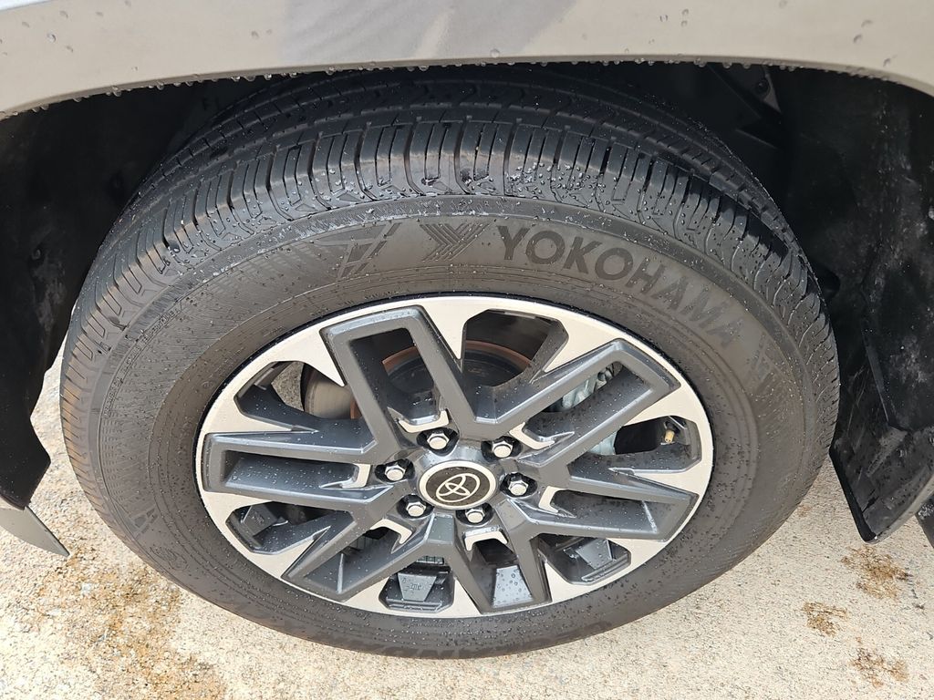 Vehicle image 36 of 43