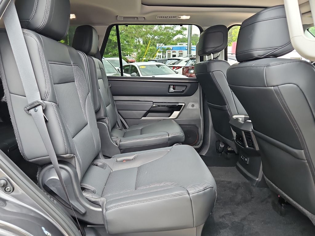 Vehicle image 17 of 43