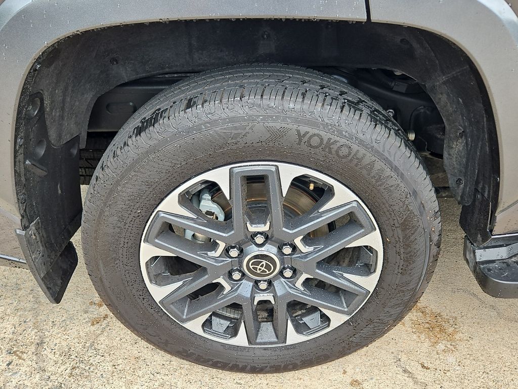 Vehicle image 37 of 43