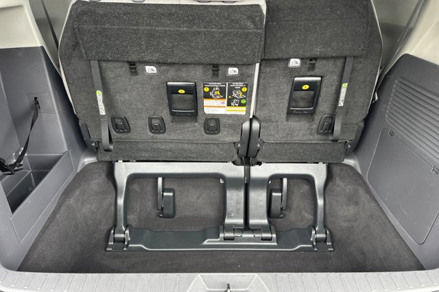 Vehicle image 16 of 29