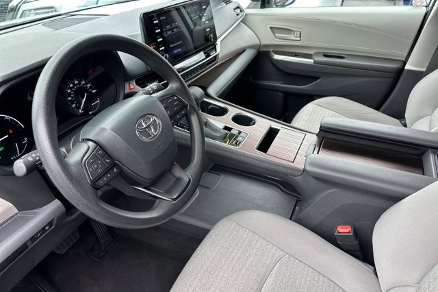 Vehicle image 10 of 29