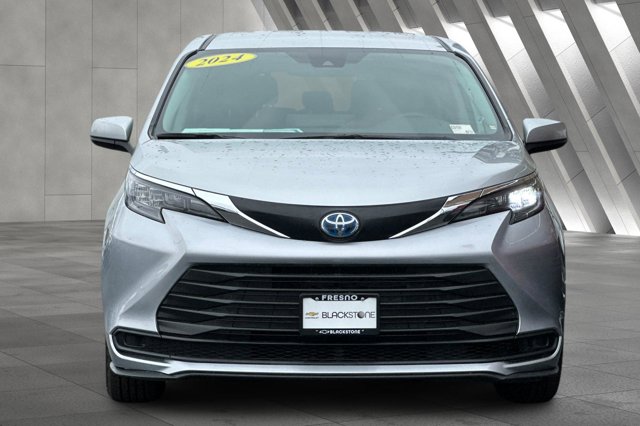 Vehicle image 4 of 29