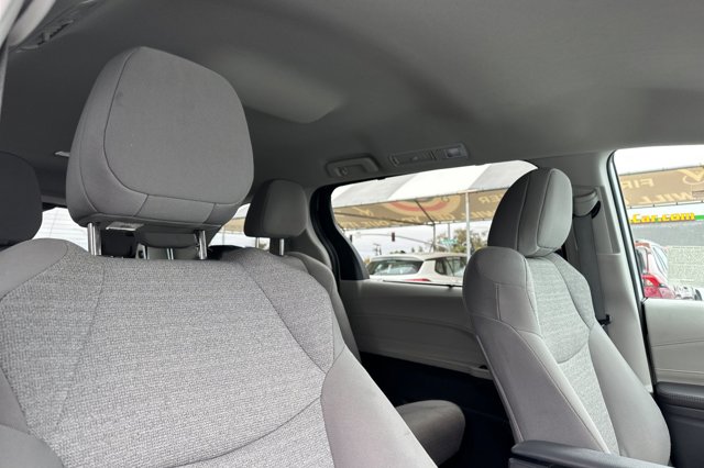 Vehicle image 18 of 29