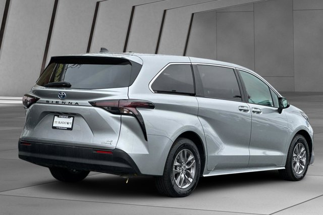 Vehicle image 3 of 29