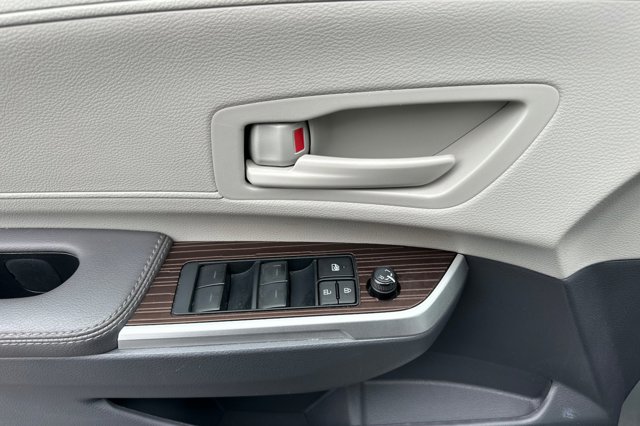 Vehicle image 11 of 29