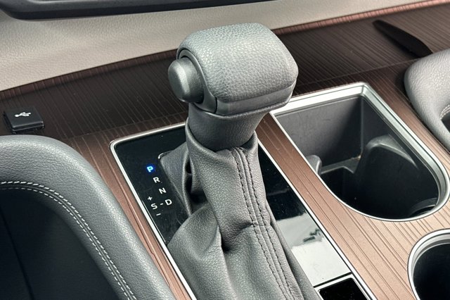 Vehicle image 22 of 29