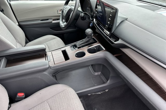 Vehicle image 17 of 29
