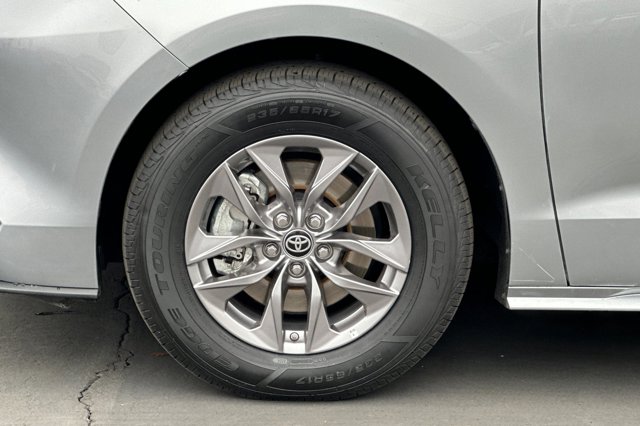 Vehicle image 27 of 29